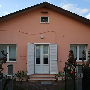 https://la-casina-di-zia-zita.it-tuscanyhotel.com